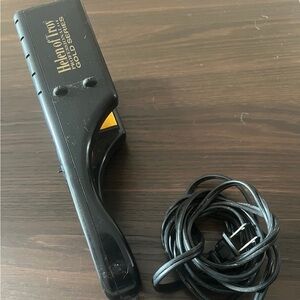 Helen of Troy Flat iron professional gold series Hair straightener 2” model 1010